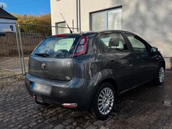 Grau Gebraucht 2013 Fiat Grande Punto Kleinwagen | 1.999 €