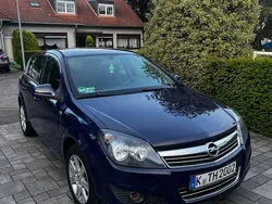 Blau Gebraucht 2012 Opel Astra Selection Limousine | 3.800 € (Guter Preis)