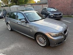 Grau Gebraucht 2011 BMW 320 Sport Line Kombi | 7.770 € (Guter Preis)
