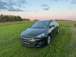 Schwarz Gebraucht 2013 Opel Astra Edition Limousine | 5.100 € (Guter Preis)