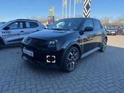 Black pearlschwarz metallic Gebraucht 2025 Renault 5 E-Tech Komfort Limousine | 28.197 € (Superpreis)