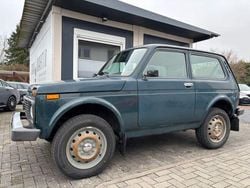 Blau Gebraucht 2003 Lada niva SUV | 4.999 € (Teuer)