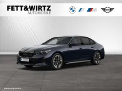 Carbonschwarz metallic Gebraucht 2024 BMW 520 M Sport Limousine | 55.990 € (Guter Preis)