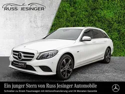 Weiß Gebraucht 2020 Mercedes C300e Avantgarde Limousine | 25.880 € (Superpreis)