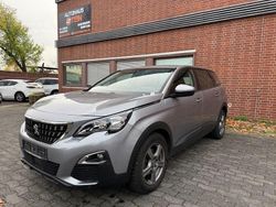Grau Gebraucht 2021 Peugeot 5008 Active Van / Kleinbus | 15.899 € (Fairer Preis)