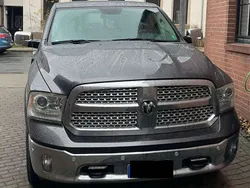 Grau Gebraucht 2018 Dodge Ram Abholung | 33.800 € (Guter Preis)