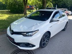 Weiß Gebraucht 2018 Toyota Auris Hybrid Team Limousine | 13.900 € (Fairer Preis)