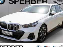 Weiß Gebraucht 2024 BMW i5 M Sport Limousine | 55.360 € (Etwas zu teuer)