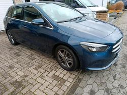 Blau Gebraucht 2019 Mercedes B180 Van / Kleinbus | 23.900 € (Etwas zu teuer)