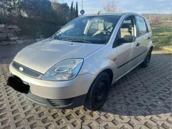 Silber Gebraucht 2003 Ford Fiesta Ambiente Kleinwagen | 1.899 € (Fairer Preis)