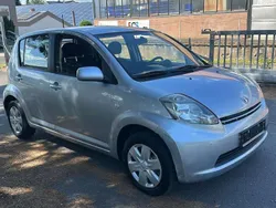 Silber Gebraucht 2005 Daihatsu Sirion Kleinwagen | 3.000 € (Guter Preis)