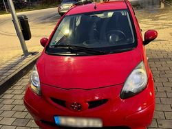 Rot Gebraucht 2006 Toyota Yaris Kleinwagen | 1.500 €