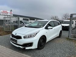 Weiß Gebraucht 2016 Kia Ceed Sportswagon Kombi | 3.490 € (Guter Preis)