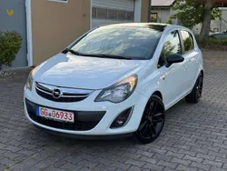 Weiß Gebraucht 2013 Opel Corsa Color Edition Kleinwagen | 6.000 € (Fairer Preis)