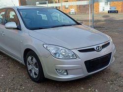 Gold Gebraucht 2009 Hyundai i30 Limousine | 1.990 € (Guter Preis)