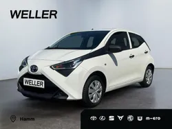 Weiss Gebraucht 2018 Toyota Aygo Business Edition Kleinwagen | 8.580 € (Fairer Preis)