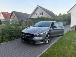 Grau Gebraucht 2018 Mercedes CLA200 Shooting Brake Kombi | 16.290 € (Fairer Preis)