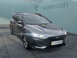 Grau Gebraucht 2023 Ford Focus ST-Line Kombi | 27.550 € (Etwas zu teuer)