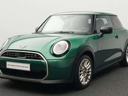 Grün Gebraucht 2024 Mini Cooper S Favoured Kleinwagen | 31.015 € (Etwas zu teuer)