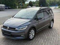 Grau Gebraucht 2019 VW Touran Highline Van / Kleinbus | 25.900 € (Teuer)
