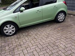 Grün Gebraucht 2010 Opel Corsa Innovation Kleinwagen | 2.850 € (Guter Preis)