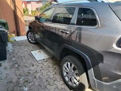 Grau Gebraucht 2015 Jeep Cherokee Night Eagle SUV | 11.500 € (Guter Preis)