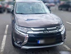 Grau Gebraucht 2017 Mitsubishi Outlander SUV | 12.900 €