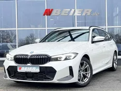 Mineralweiss metallic Gebraucht 2023 BMW 320 M Sport Kombi | 37.990 € (Guter Preis)