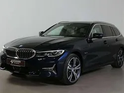 Blau Gebraucht 2022 BMW 330e Luxury Line Kombi | 33.440 € (Fairer Preis)