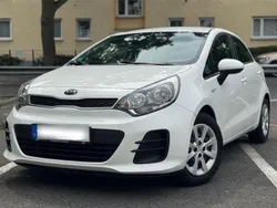 Weiß Gebraucht 2016 Kia Rio Kleinwagen | 8.850 € (Etwas zu teuer)
