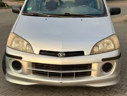 Silber Gebraucht 2003 Daihatsu YRV Van / Kleinbus | 1.000 €