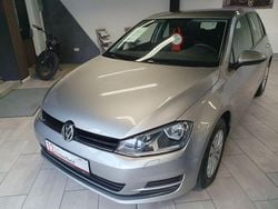 Grau Gebraucht 2015 VW Golf VII Trendline Limousine | 8.799 € (Fairer Preis)