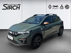 Grün Gebraucht 2024 Dacia Sandero Extreme Kleinwagen | 15.990 € (Guter Preis)
