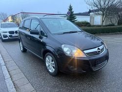 Schwarz Gebraucht 2011 Opel Zafira Design Edition Van / Kleinbus | 3.800 € (Guter Preis)