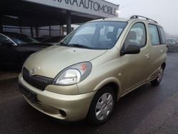 Gelb Gebraucht 2000 Toyota Yaris Verso Sol Van / Kleinbus | 3.999 €