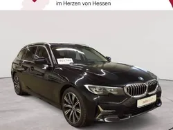 Saphirschwarz metallic Gebraucht 2020 BMW 320 Luxury Line Kombi | 25.490 € (Fairer Preis)