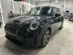 Schwarz (metallic) Gebraucht 2022 Mini Cooper SE Essential Kleinwagen | 15.900 € (Superpreis)