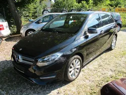 Schwarz Gebraucht 2016 Mercedes B180 Van / Kleinbus | 7.250 € (Fairer Preis)