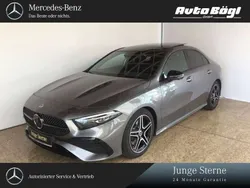 Grau Gebraucht 2023 Mercedes A220 AMG line Limousine | 39.970 € (Etwas zu teuer)