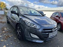 Micron grey (metallic) Gebraucht 2017 Hyundai i30 Comfort Limousine | 10.990 € (Fairer Preis)