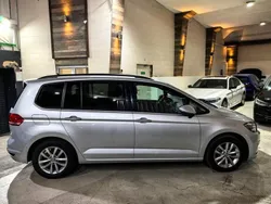 Reflexsilber metallic Gebraucht 2016 VW Touran Highline Van / Kleinbus | 15.000 € (Guter Preis)