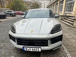 Grau Gebraucht 2023 Porsche Cayenne Basis SUV | 89.990 € (Fairer Preis)