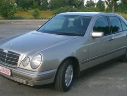 Silber metallic Gebraucht 1995 Mercedes E230 Limousine | 4.650 €
