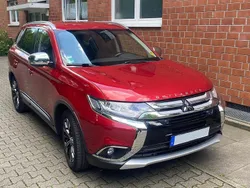 Rot Gebraucht 2017 Mitsubishi Outlander Edition SUV | 13.200 € (Superpreis)