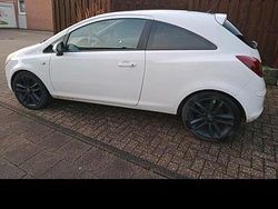 Weiß Gebraucht 2009 Opel Corsa Kleinwagen | 4.100 € (Etwas zu teuer)