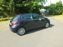 Blau Gebraucht 2018 Peugeot 208 Allure Kleinwagen | 9.500 € (Fairer Preis)