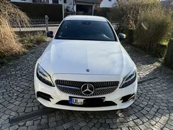 Weiß Gebraucht 2019 Mercedes C180 AMG line Limousine | 25.499 € (Teuer)