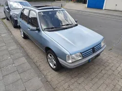 Blau Gebraucht 1993 Peugeot 205 Limousine | 3.990 €