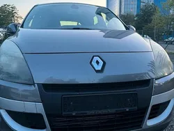 Grau Gebraucht 2010 Renault Scénic III Van / Kleinbus | 2.199 € (Superpreis)