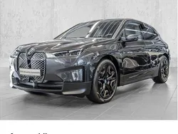 Grau Gebraucht 2023 BMW iX Shadowline SUV | 66.490 € (Fairer Preis)